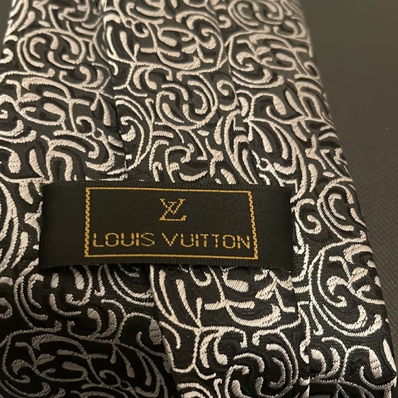 Louis Vuitton Vintage Mens Gorgeous Black & Silver Tie w Box. Mint Condition - Picture 6 of 13